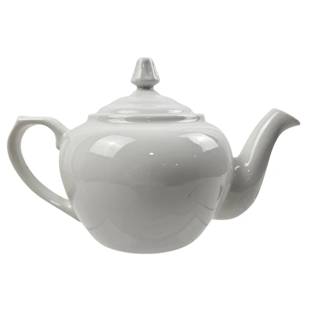 BIA Cordon Bleu White Porcelain Teapot with Lid Made in Brazil Classic Glossy